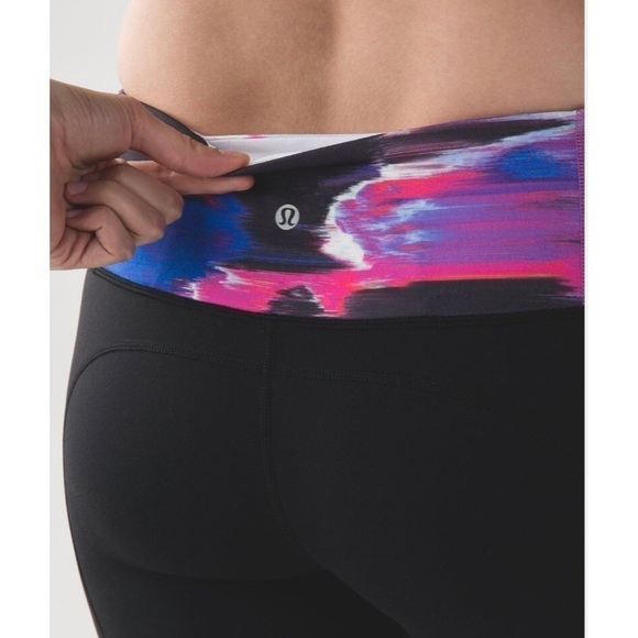M002 Lululemon Gather & Crow Crop II *Full-On Luon - Picture 3 of 6